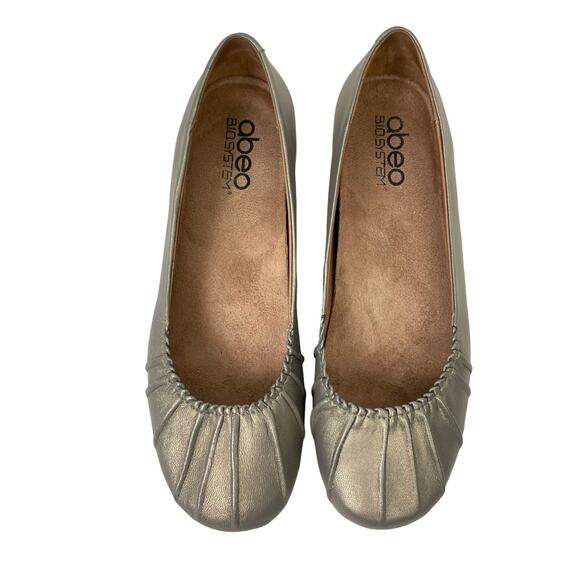 Abeo | NARROW Taylin Neutral Gold Shimmer Metallic Leather Comfort Flats - Picture 2 of 9